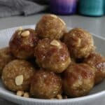 No-bake oatmeal energy balls recipe! Healthy, quick snack with peanut butter, maple syrup, and chia seeds. Perfect for on-the-go protein or meal prep. #energyballs #healthysnacks #nobake